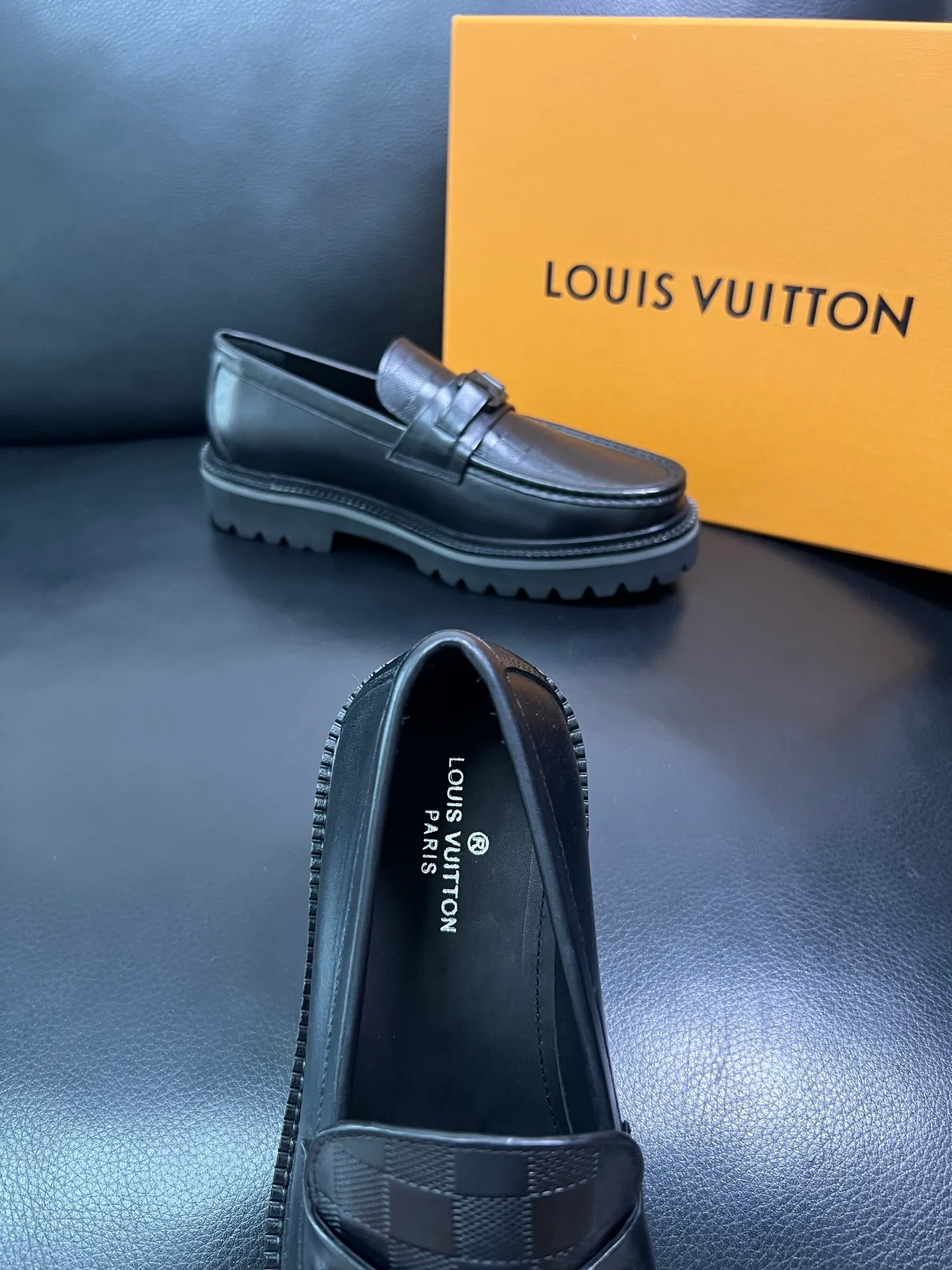 Men's shoes 💰780 Lv top purchasing Louis Vuitton leather shoes counter synchronization, uppers imported from Italy, imported water-dyed cowhide lining, soles: original soles specially provided by the original factory, original factory follow-up goods, high quality, welcome to compare, code number 38-44 (customized 45) 85842